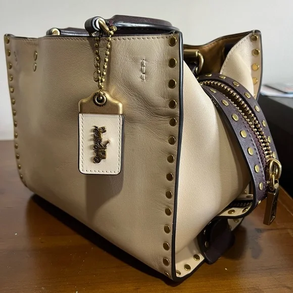 Coach Rogue 25 with Rivets - Picture 2 of 12